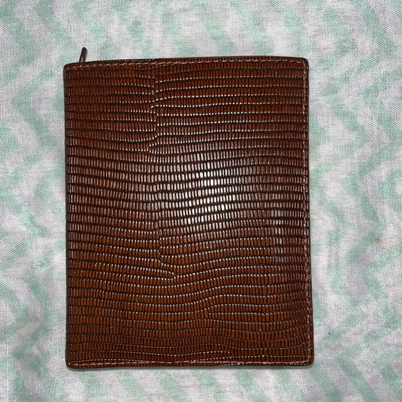 Fossil Leather Passport Case - Picture 1 of 6